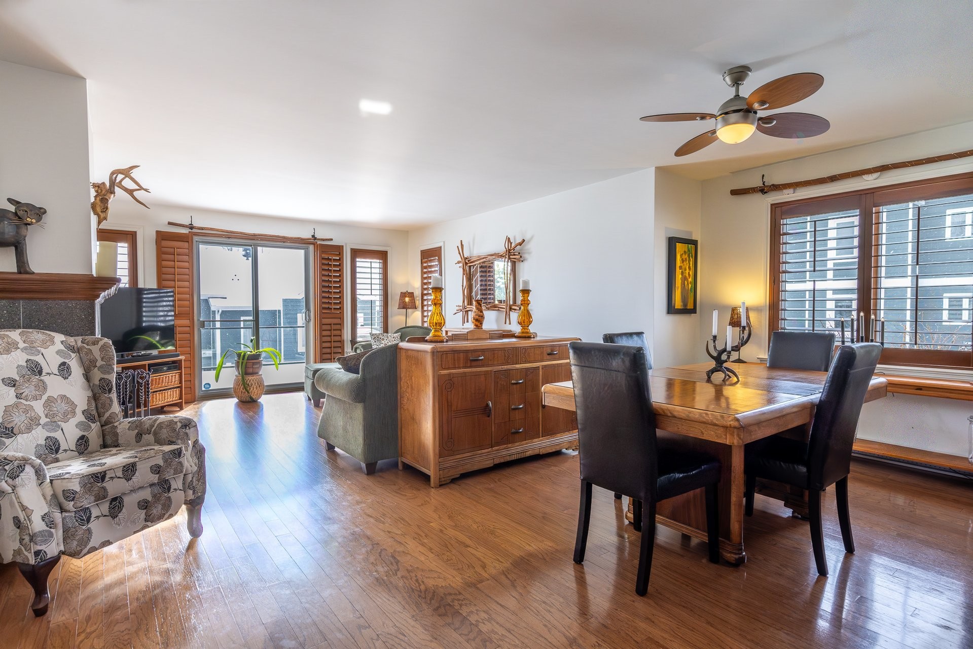 









512


Ch. de Bondville

, 1,
Lac-Brome,




QC
J0E1R0

