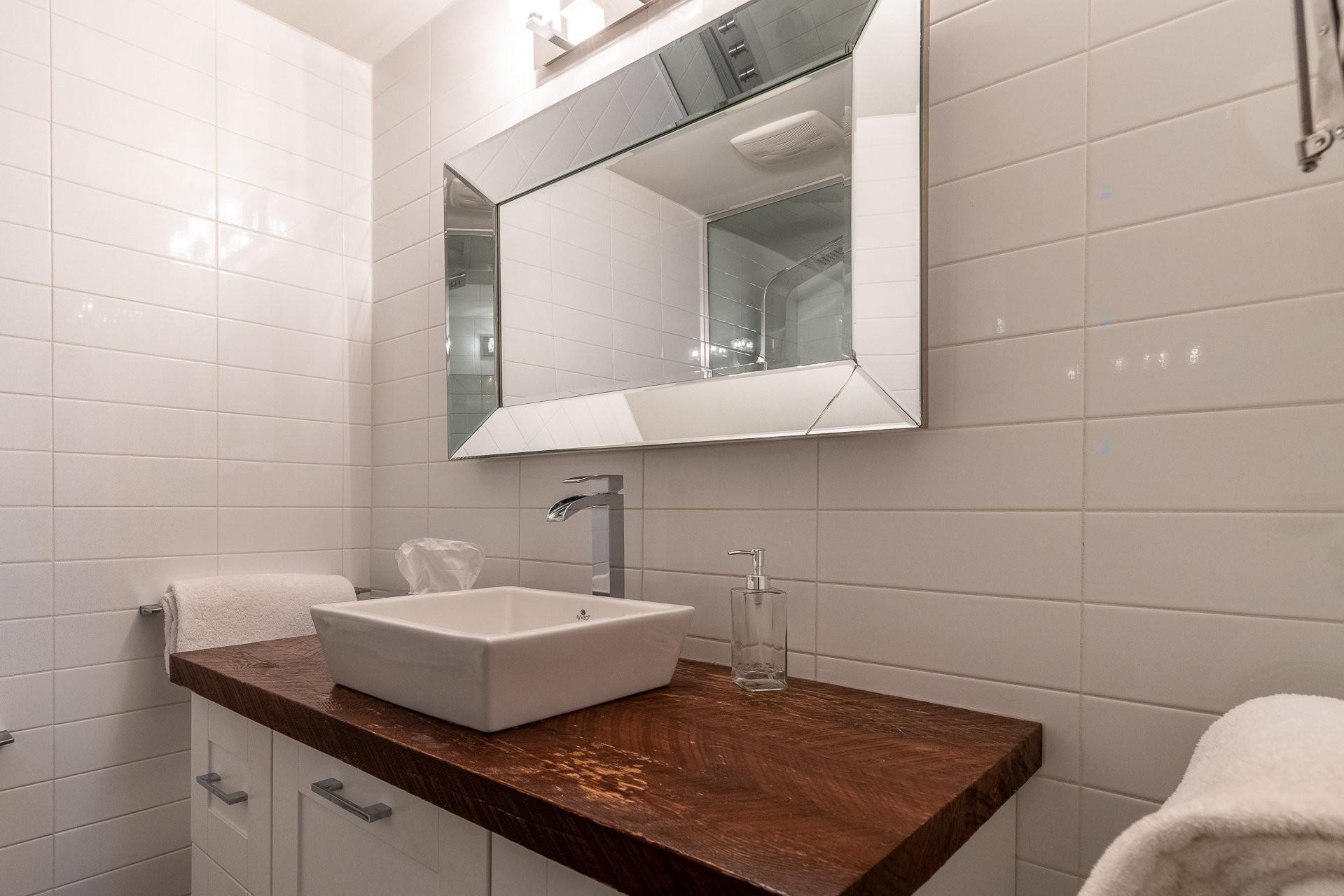 









512


Ch. de Bondville

, 1,
Lac-Brome,




QC
J0E1R0

