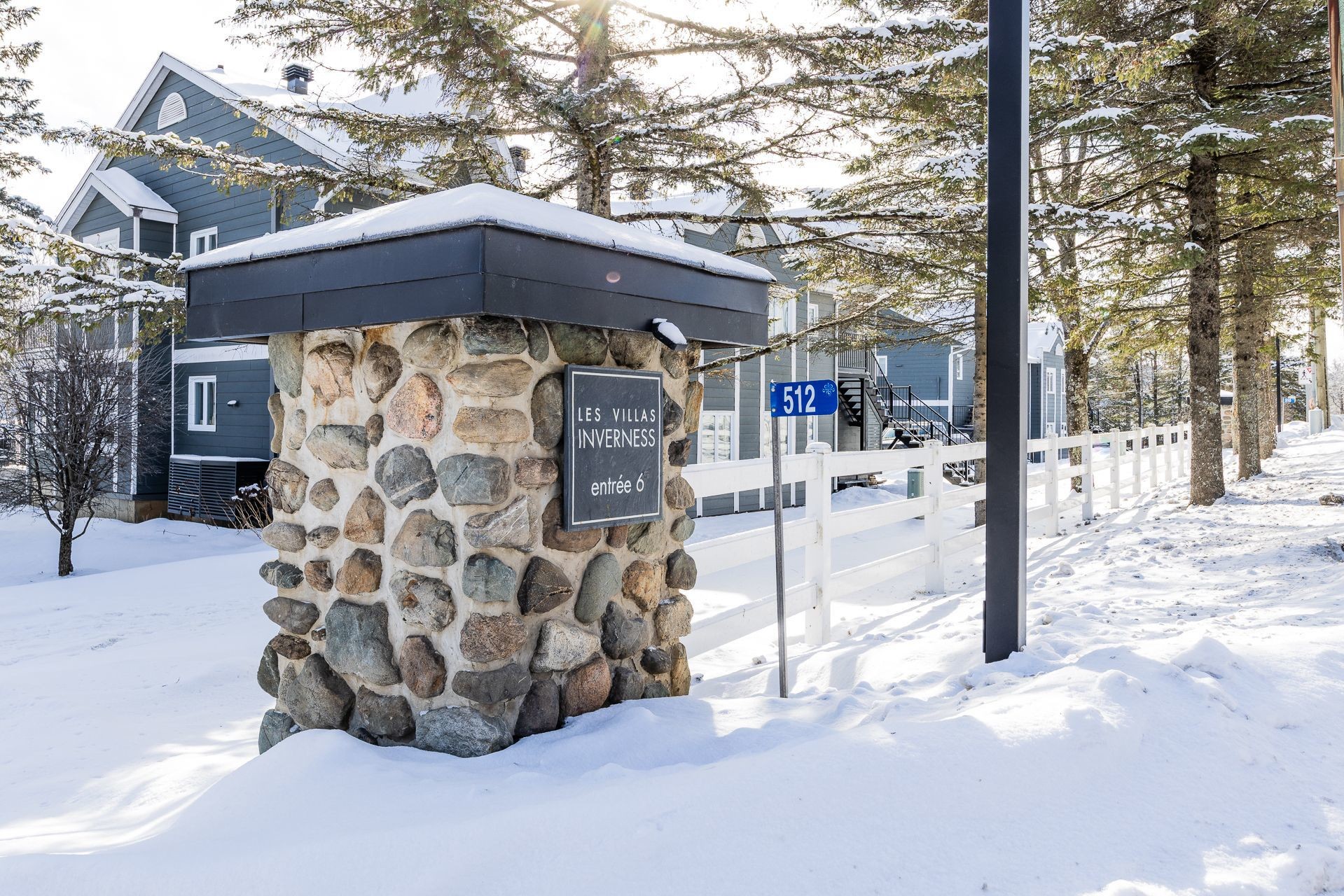 









512


Ch. de Bondville

, 1,
Lac-Brome,




QC
J0E1R0

