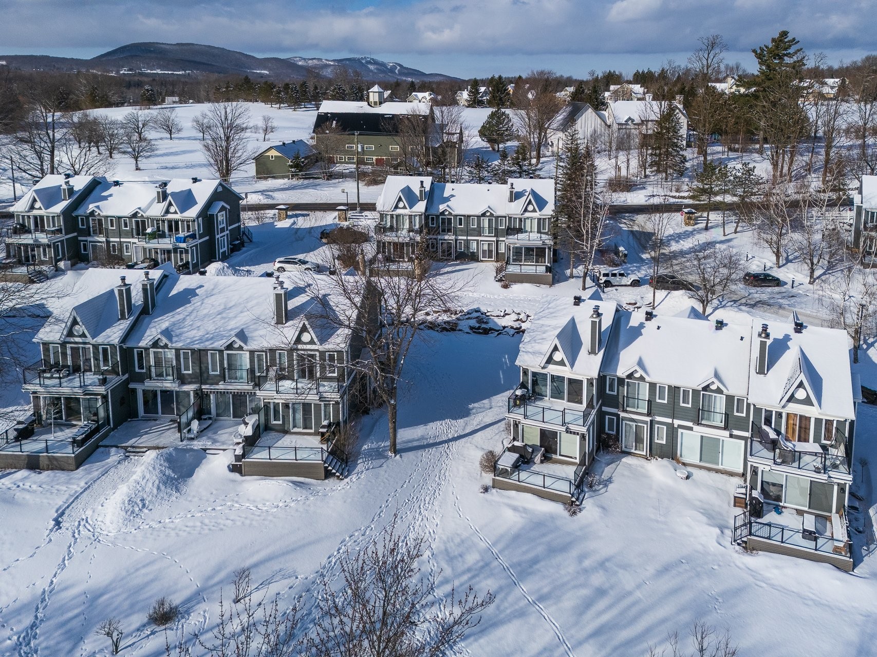 









512


Ch. de Bondville

, 1,
Lac-Brome,




QC
J0E1R0

