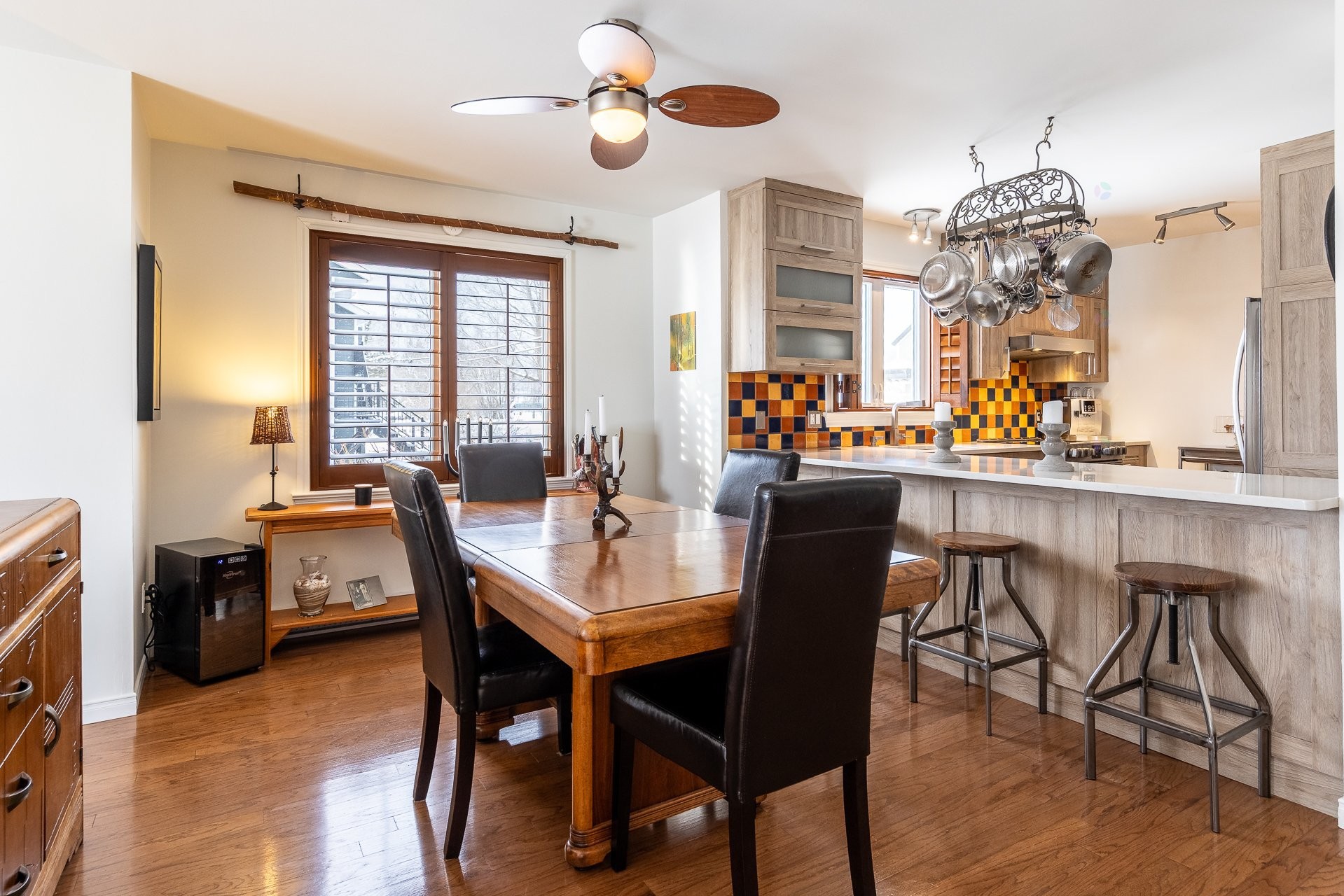 









512


Ch. de Bondville

, 1,
Lac-Brome,




QC
J0E1R0

