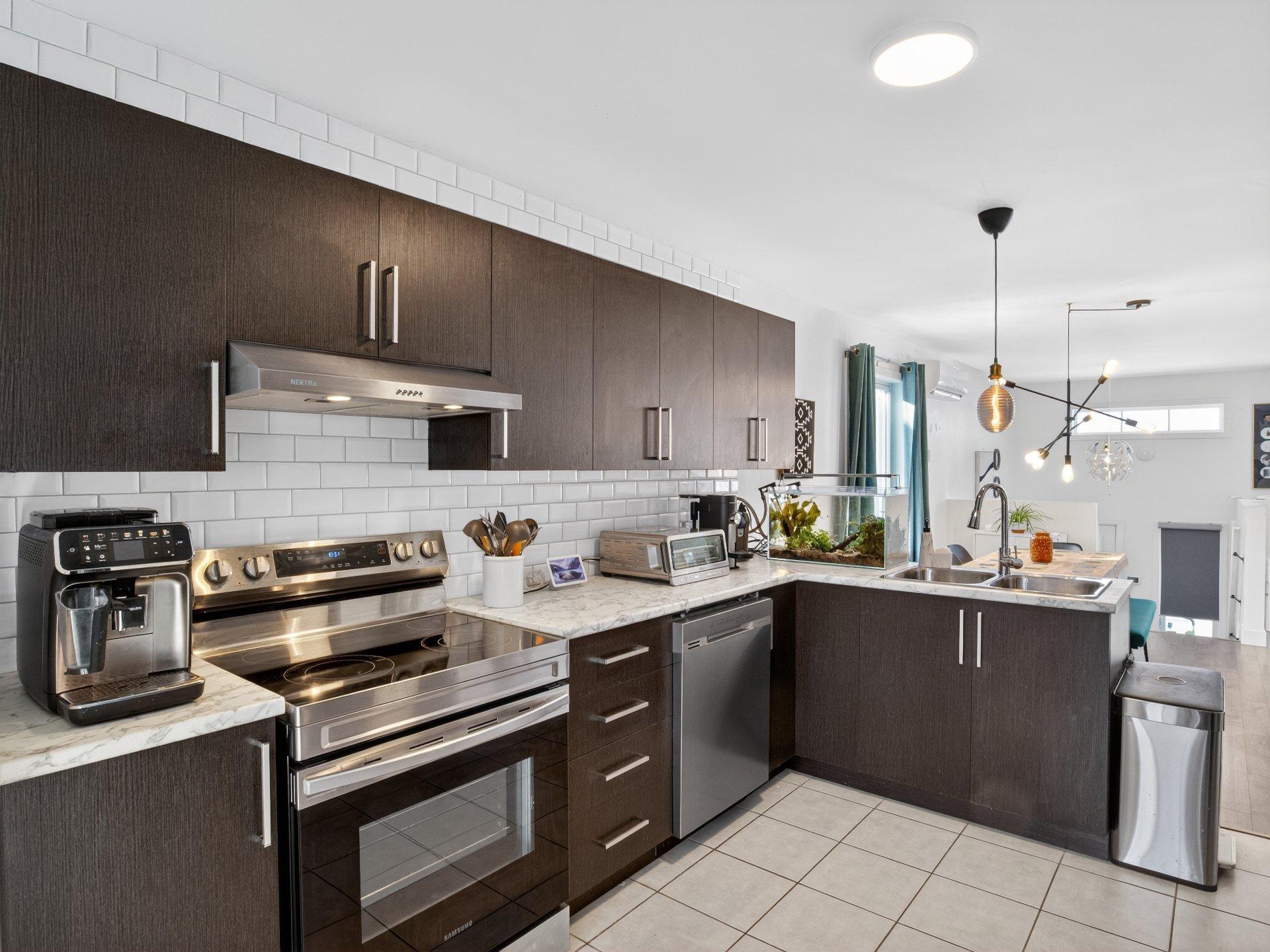 









829


Rue Hervé

,
Sherbrooke (Brompton/Rock Forest/Saint-Élie/Deauville),




QC
J1N1B1

