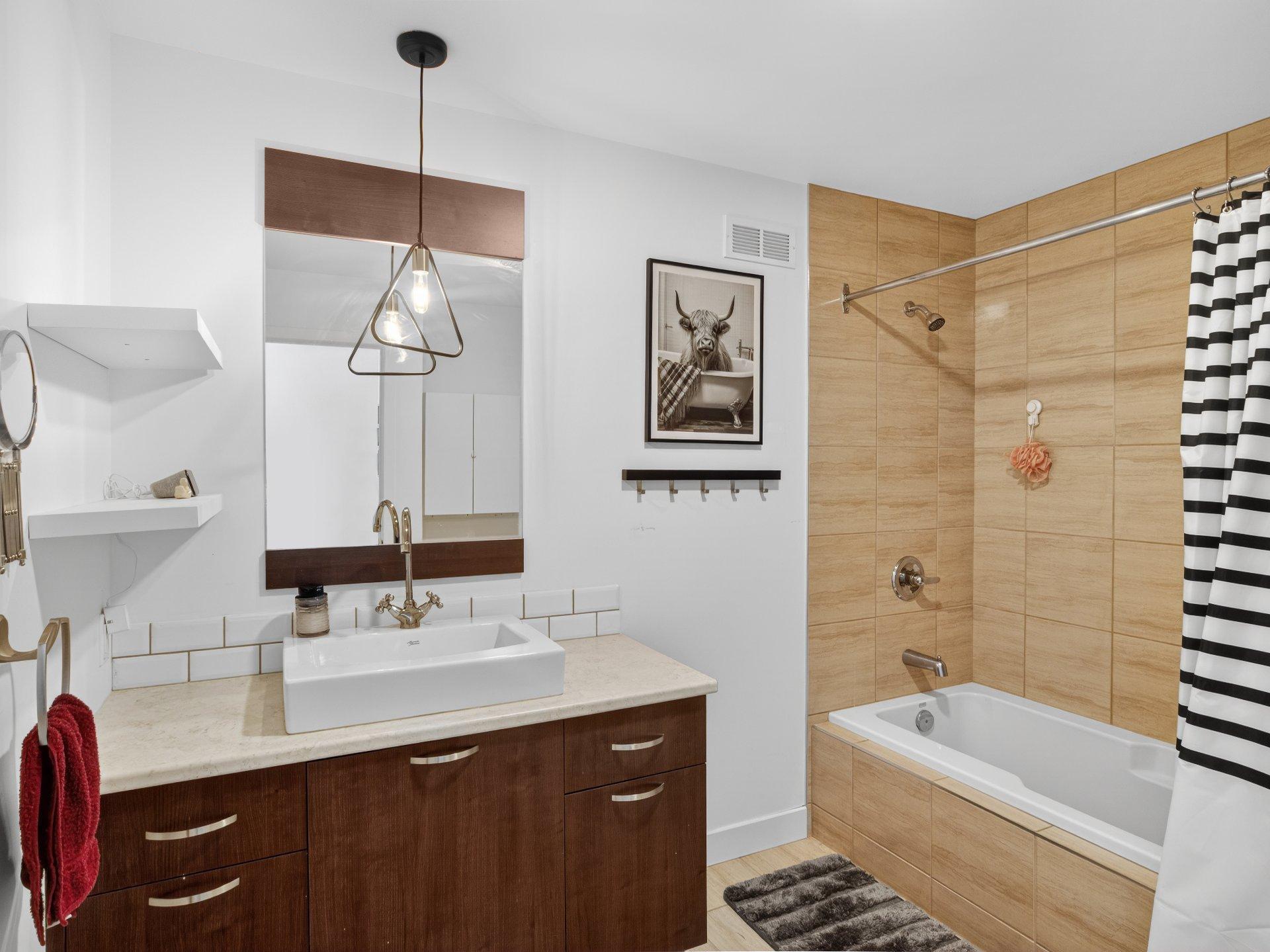 









829


Rue Hervé

,
Sherbrooke (Brompton/Rock Forest/Saint-Élie/Deauville),




QC
J1N1B1

