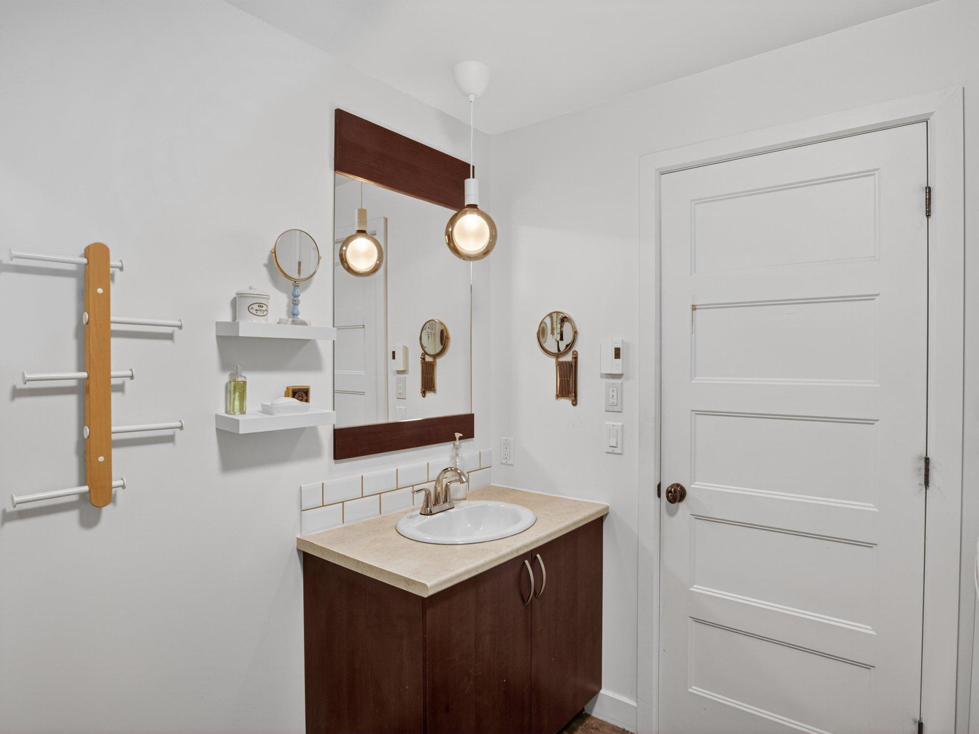 









829


Rue Hervé

,
Sherbrooke (Brompton/Rock Forest/Saint-Élie/Deauville),




QC
J1N1B1

