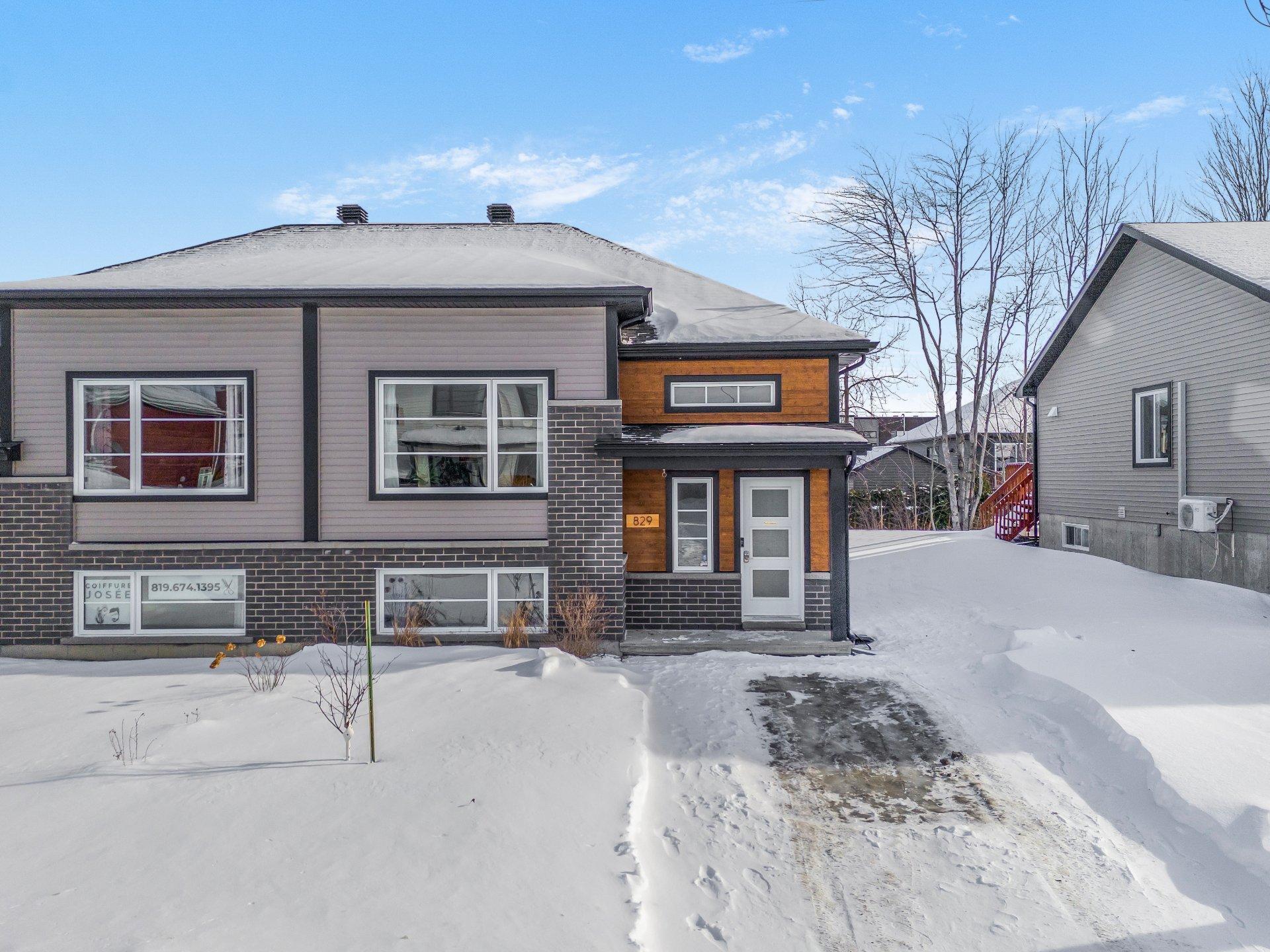 









829


Rue Hervé

,
Sherbrooke (Brompton/Rock Forest/Saint-Élie/Deauville),




QC
J1N1B1

