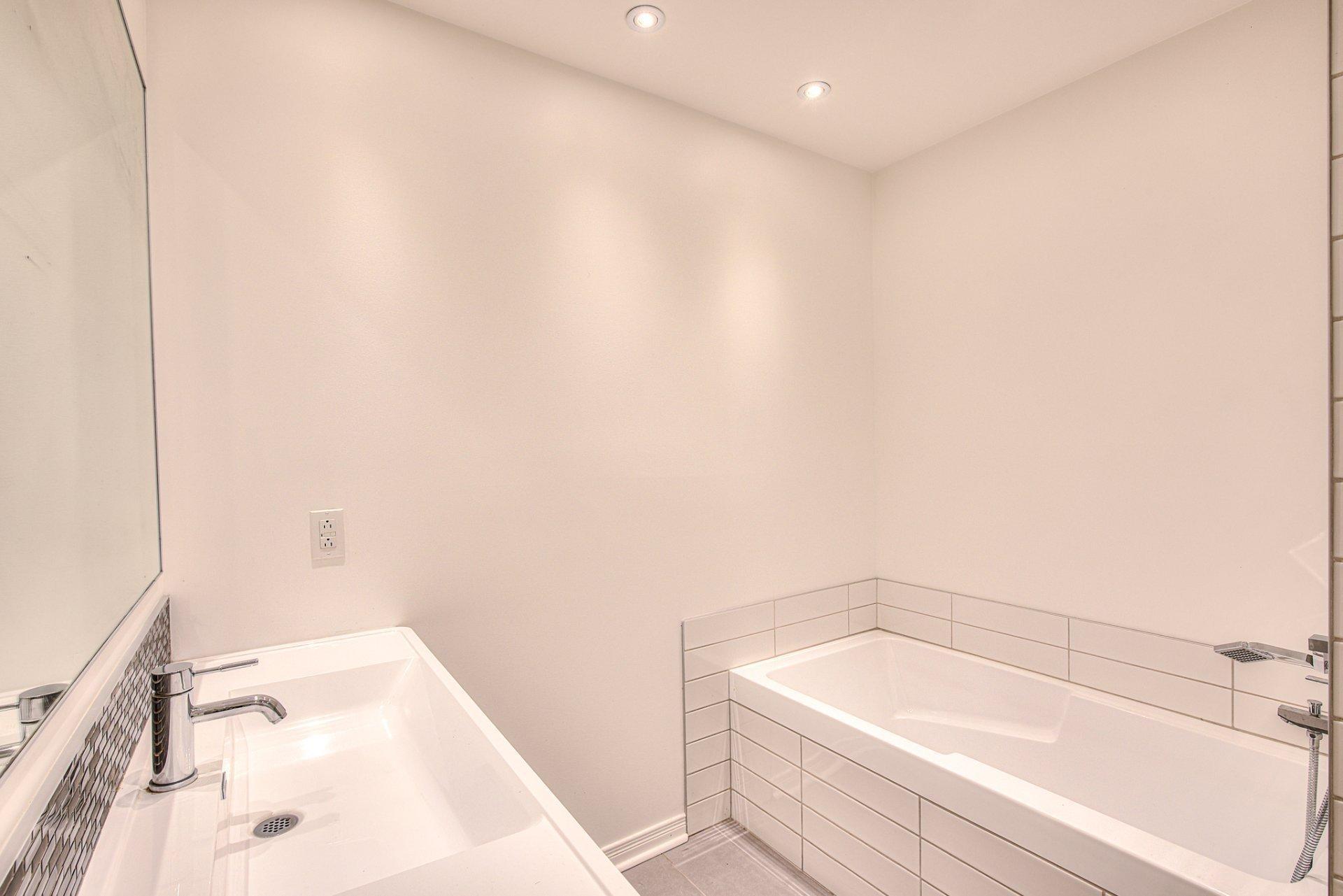 









2720


Rue du Manoir

,
Vaudreuil-Dorion,




QC
J7V8Y2

