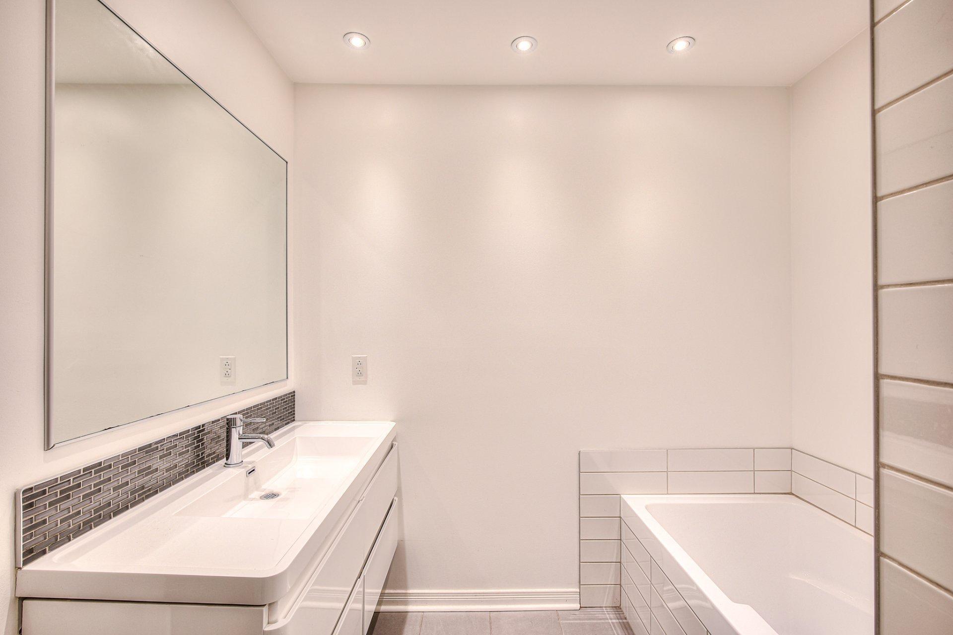 









2720


Rue du Manoir

,
Vaudreuil-Dorion,




QC
J7V8Y2

