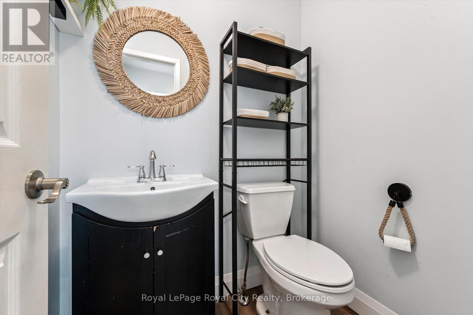 












30 - 121 BAGOT STREET

,
Guelph (Junction/Onward Willow),




Ontario
N1H5T8

