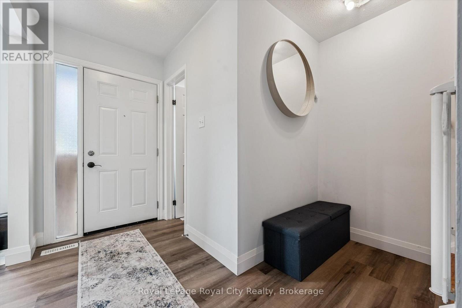 












30 - 121 BAGOT STREET

,
Guelph (Junction/Onward Willow),




Ontario
N1H5T8

