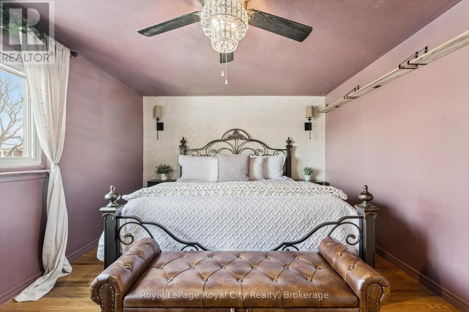 












30 - 121 BAGOT STREET

,
Guelph (Junction/Onward Willow),




Ontario
N1H5T8

