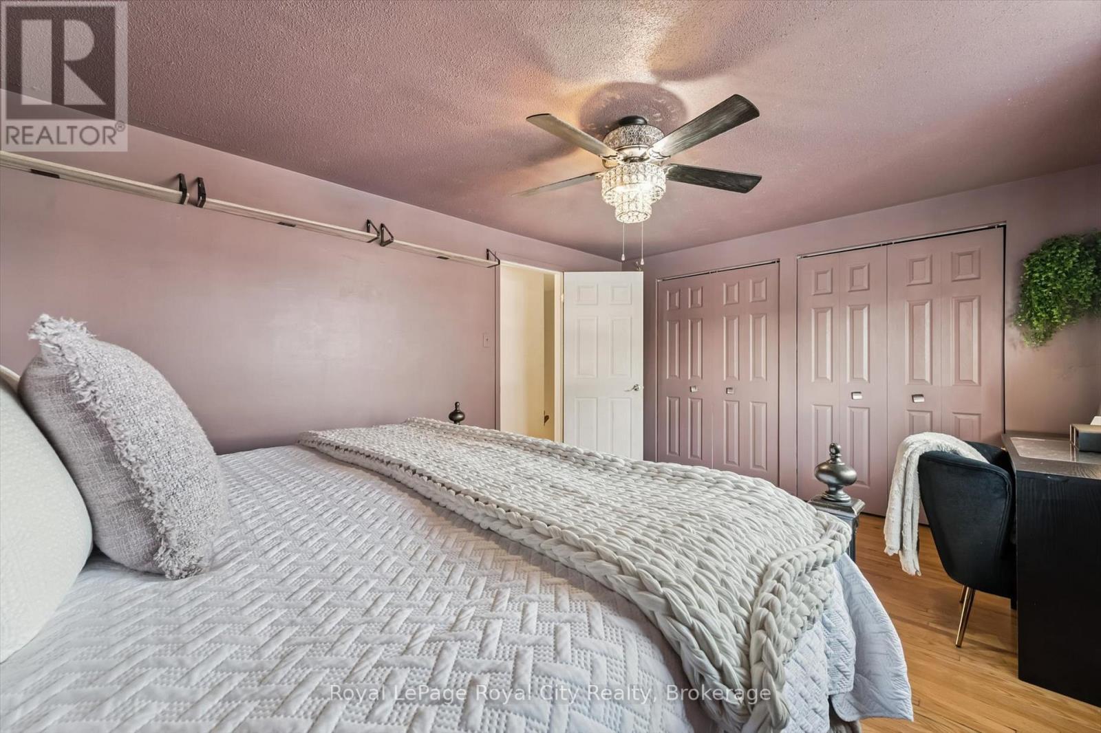 












30 - 121 BAGOT STREET

,
Guelph (Junction/Onward Willow),




Ontario
N1H5T8

