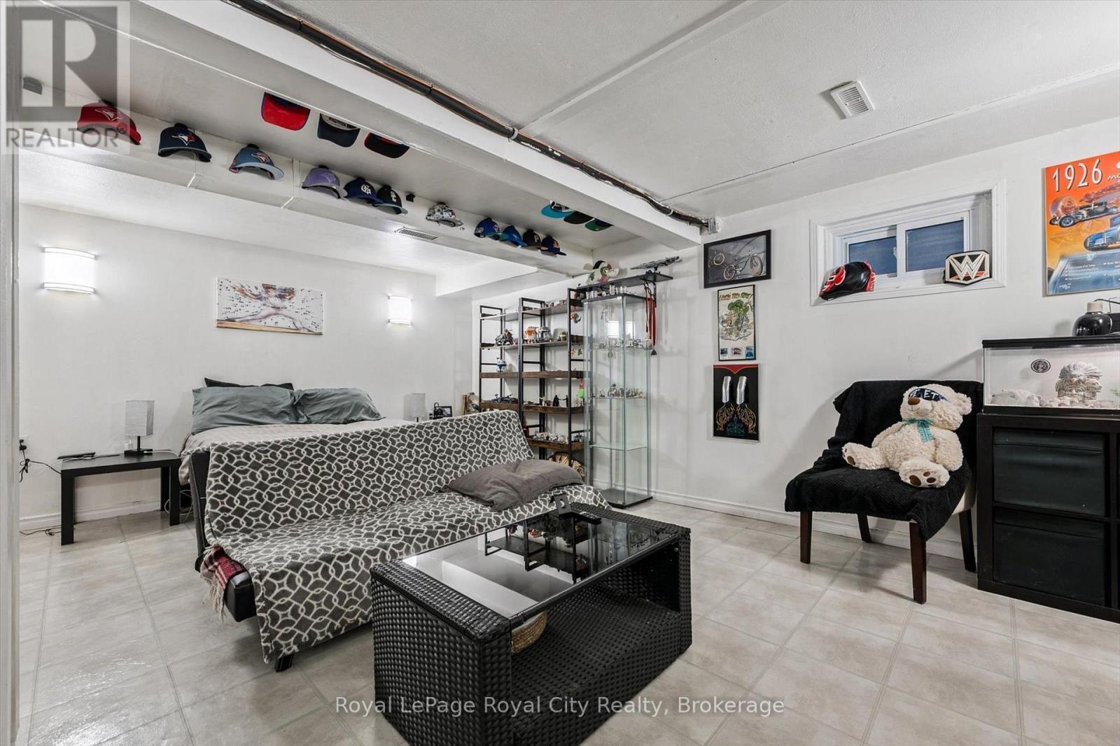 












30 - 121 BAGOT STREET

,
Guelph (Junction/Onward Willow),




Ontario
N1H5T8

