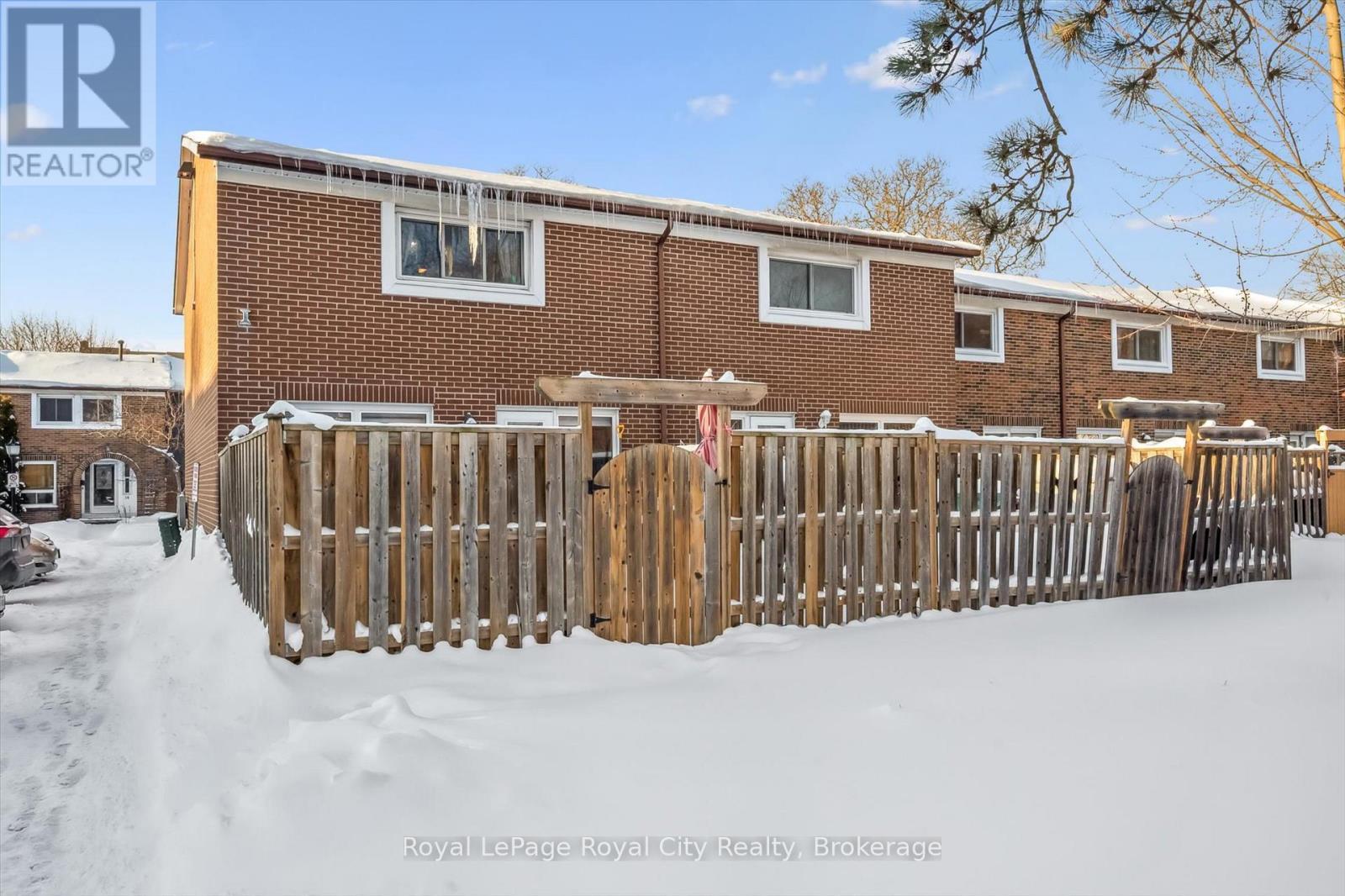 












30 - 121 BAGOT STREET

,
Guelph (Junction/Onward Willow),




Ontario
N1H5T8

