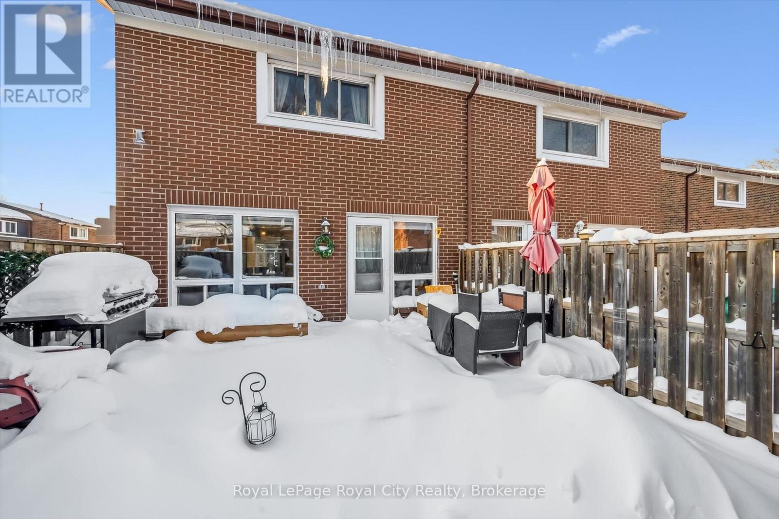 












30 - 121 BAGOT STREET

,
Guelph (Junction/Onward Willow),




Ontario
N1H5T8

