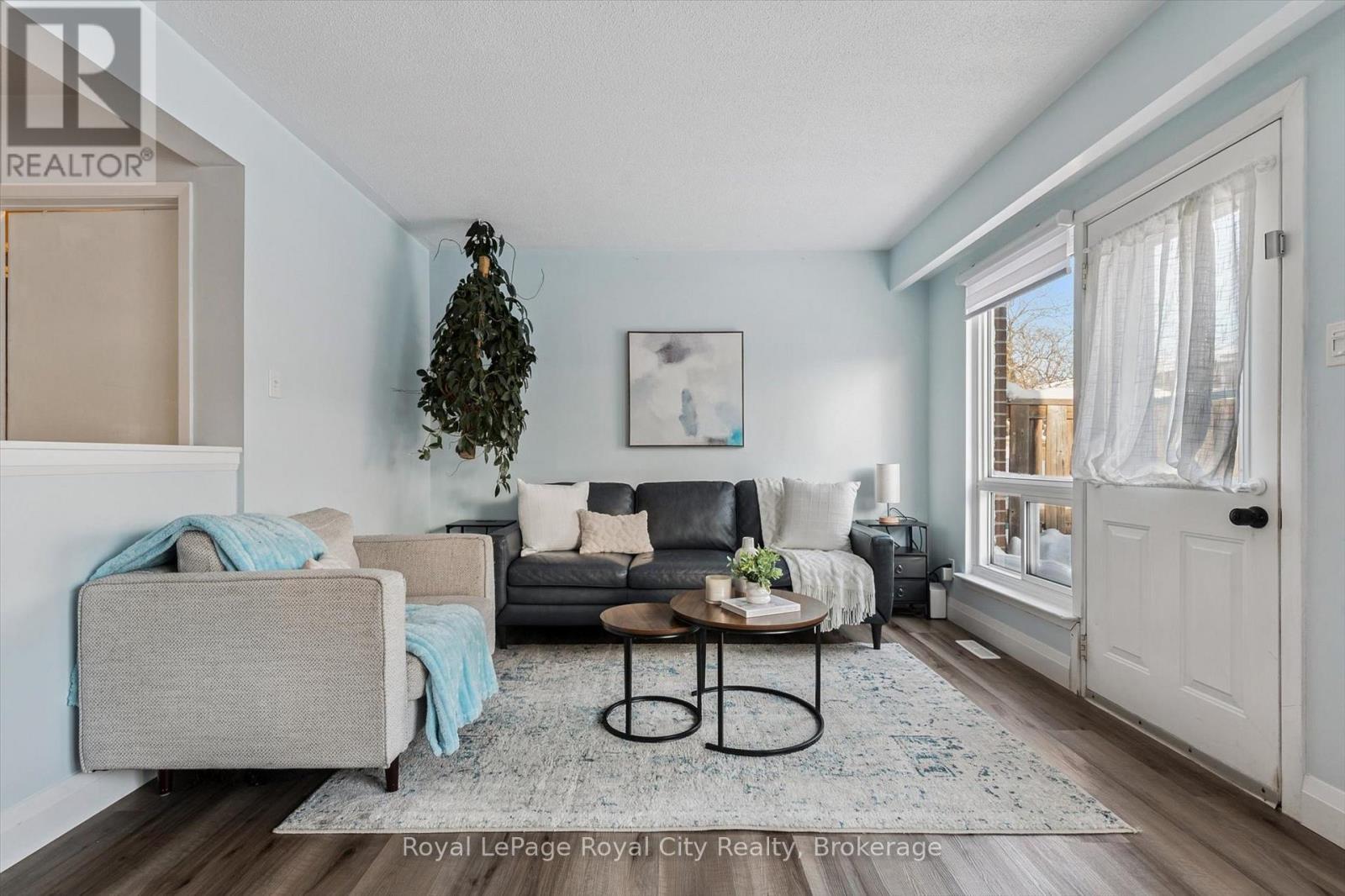 












30 - 121 BAGOT STREET

,
Guelph (Junction/Onward Willow),




Ontario
N1H5T8

