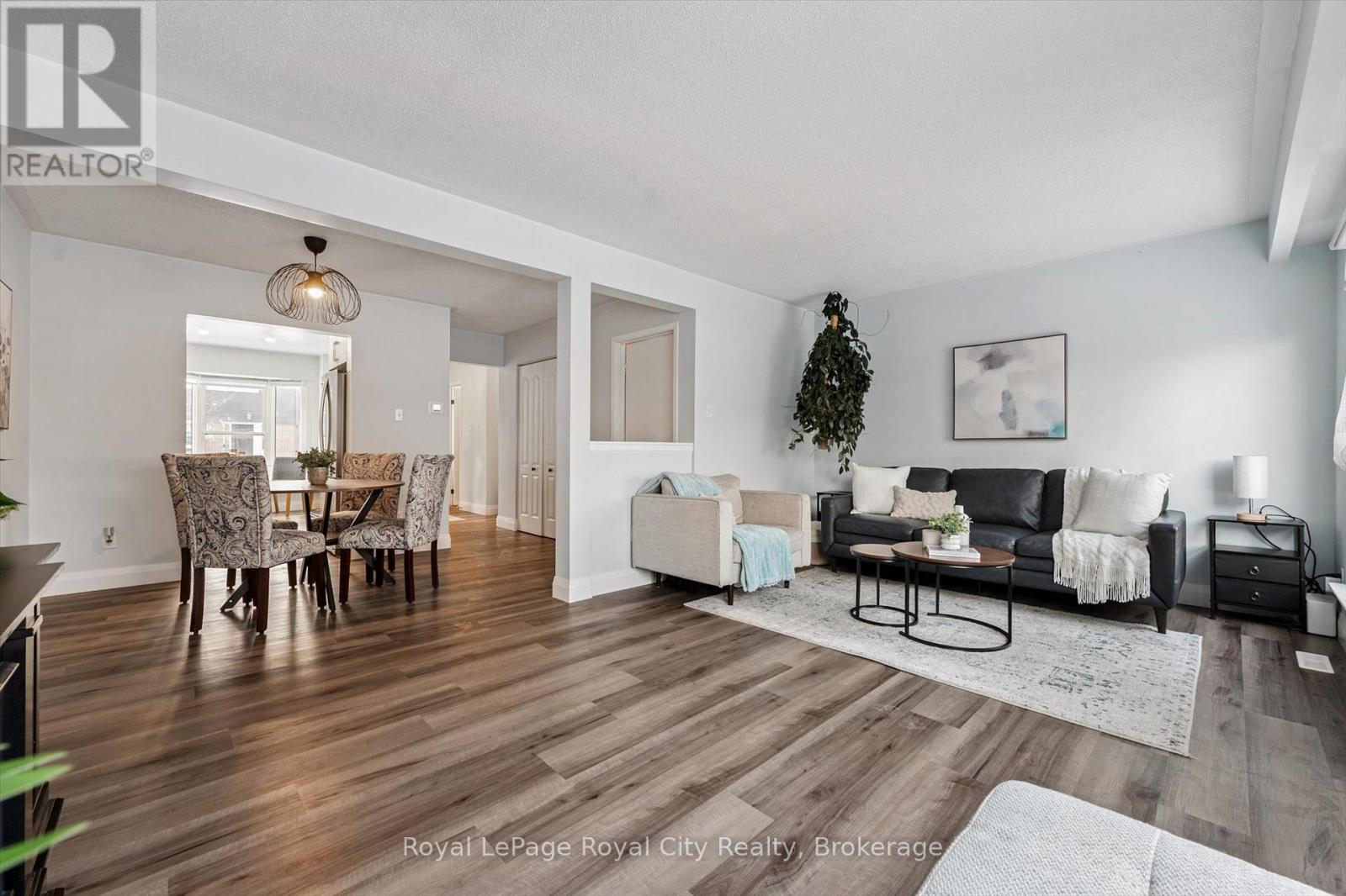 












30 - 121 BAGOT STREET

,
Guelph (Junction/Onward Willow),




Ontario
N1H5T8

