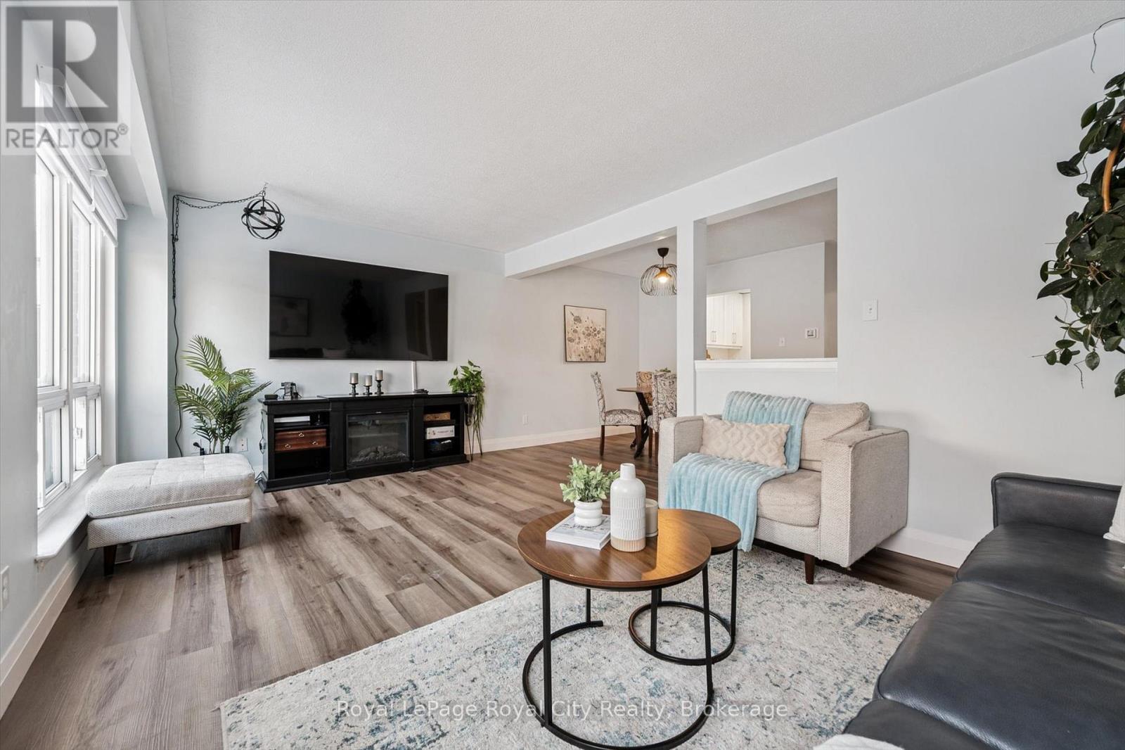 












30 - 121 BAGOT STREET

,
Guelph (Junction/Onward Willow),




Ontario
N1H5T8

