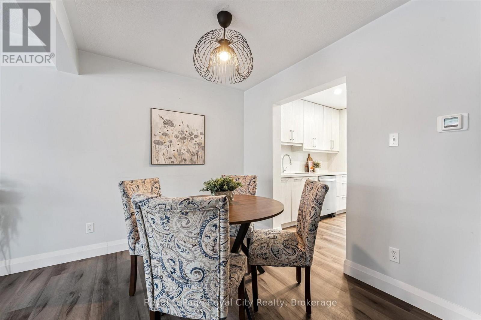 












30 - 121 BAGOT STREET

,
Guelph (Junction/Onward Willow),




Ontario
N1H5T8

