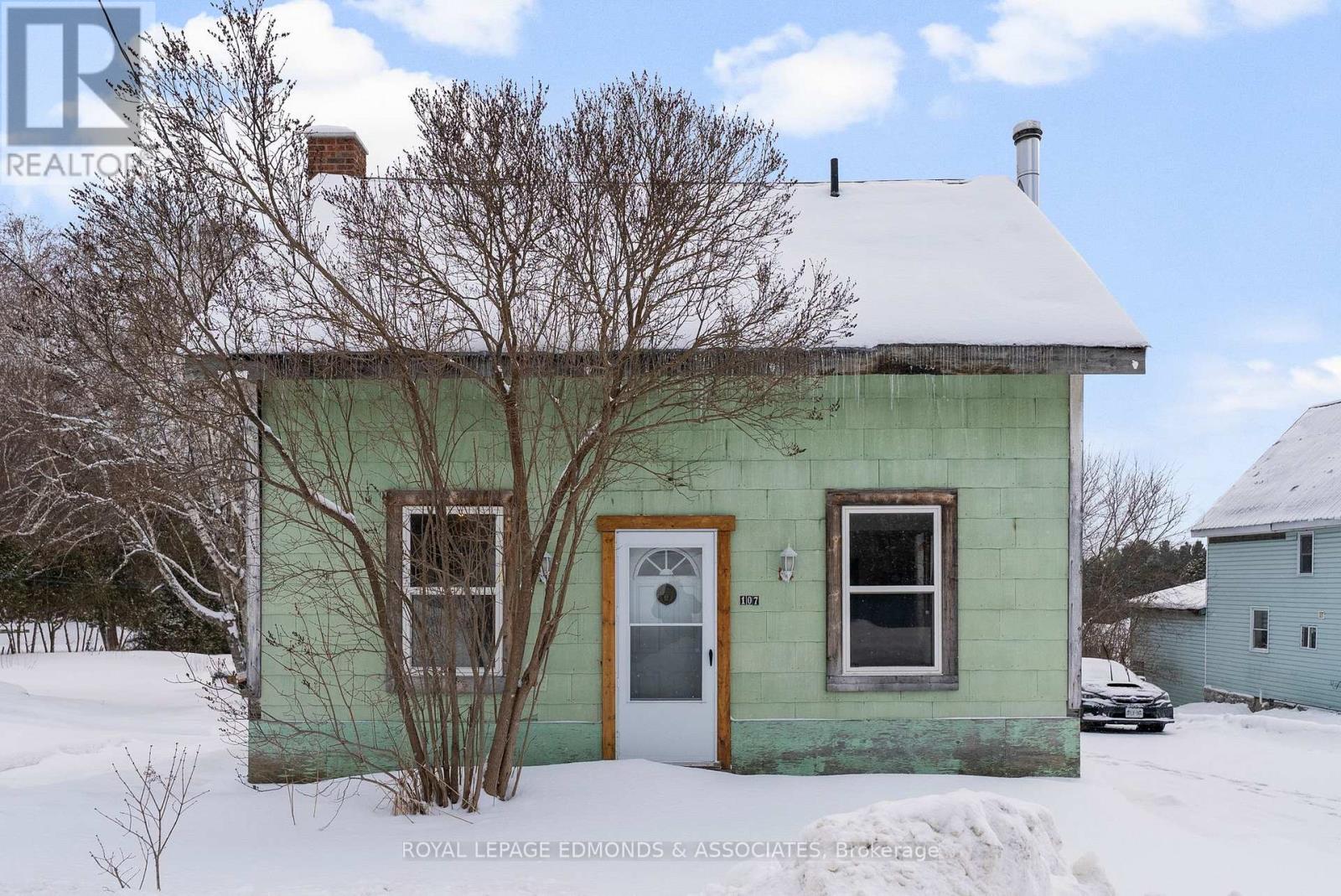 












107 BONNECHERE STREET E

,
Bonnechere Valley,




Ontario
K0J1T0

