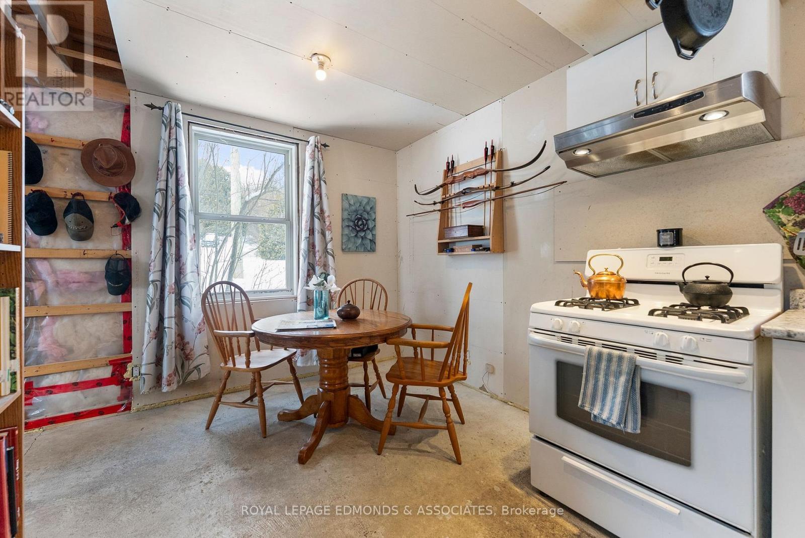 












107 BONNECHERE STREET E

,
Bonnechere Valley,




Ontario
K0J1T0

