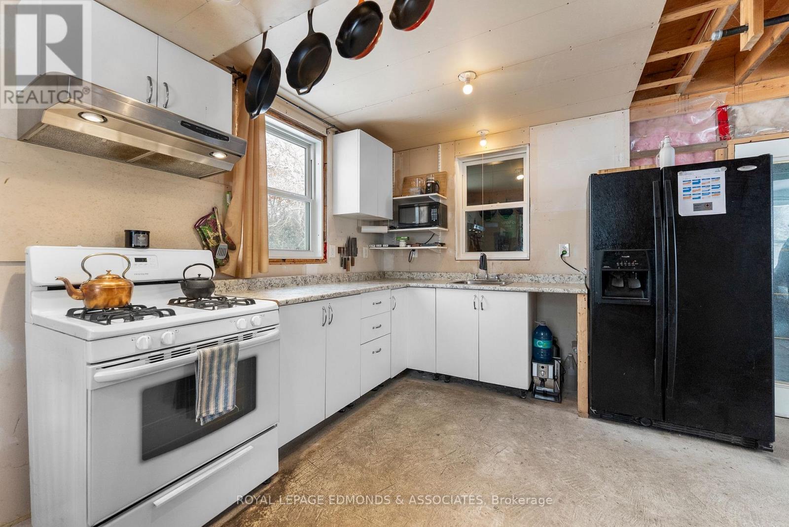 












107 BONNECHERE STREET E

,
Bonnechere Valley,




Ontario
K0J1T0

