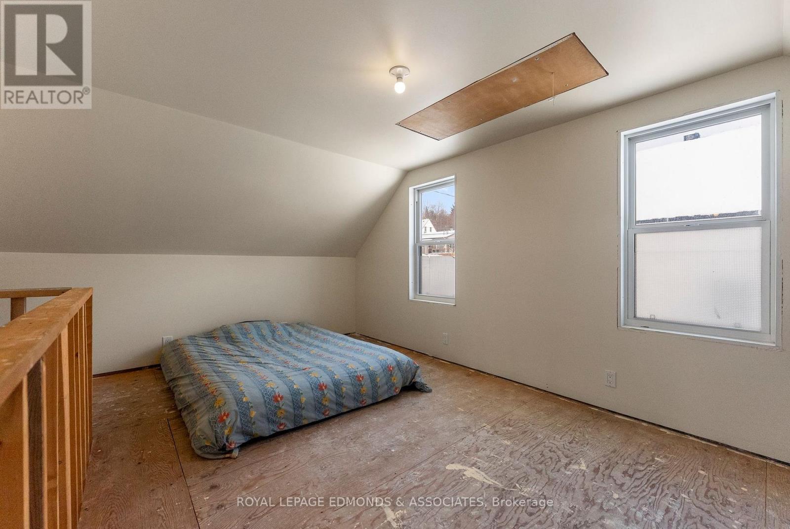 












107 BONNECHERE STREET E

,
Bonnechere Valley,




Ontario
K0J1T0

