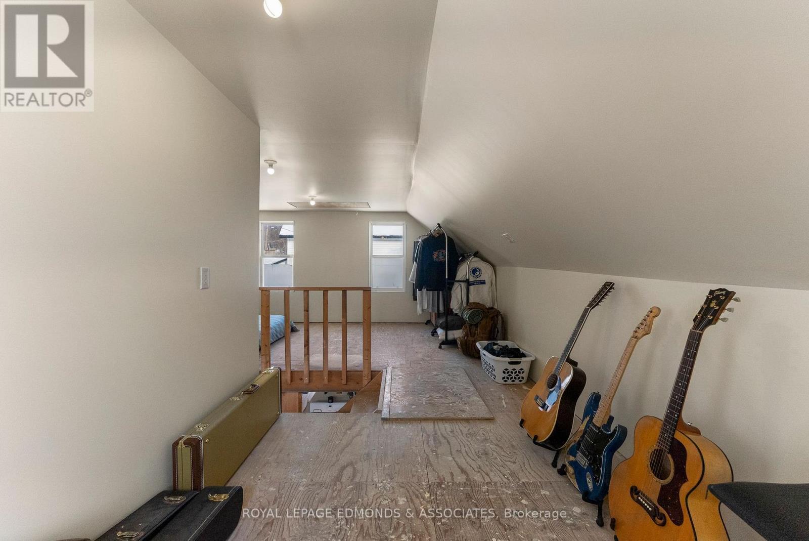 












107 BONNECHERE STREET E

,
Bonnechere Valley,




Ontario
K0J1T0

