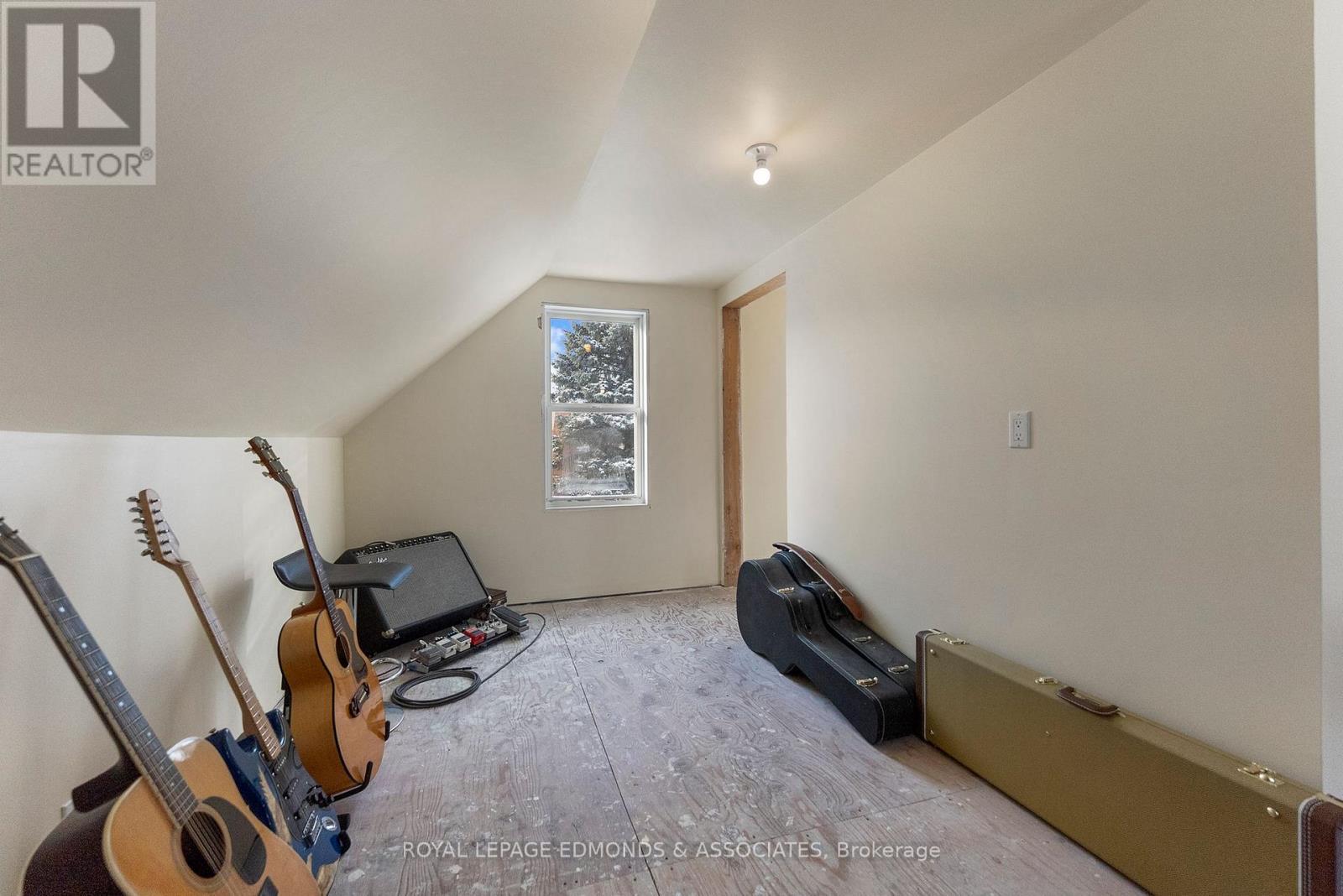 












107 BONNECHERE STREET E

,
Bonnechere Valley,




Ontario
K0J1T0

