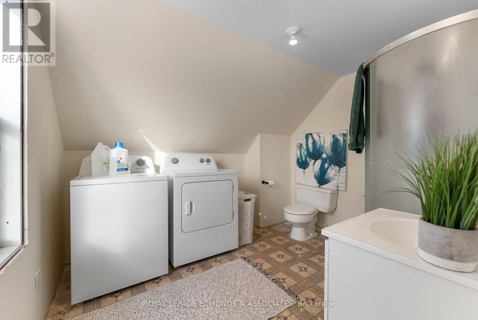 












107 BONNECHERE STREET E

,
Bonnechere Valley,




Ontario
K0J1T0

