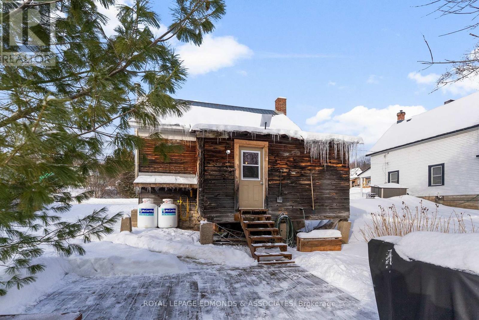 












107 BONNECHERE STREET E

,
Bonnechere Valley,




Ontario
K0J1T0

