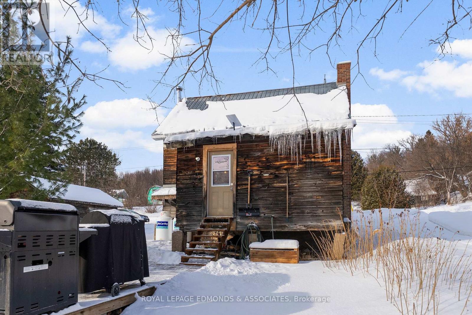 












107 BONNECHERE STREET E

,
Bonnechere Valley,




Ontario
K0J1T0

