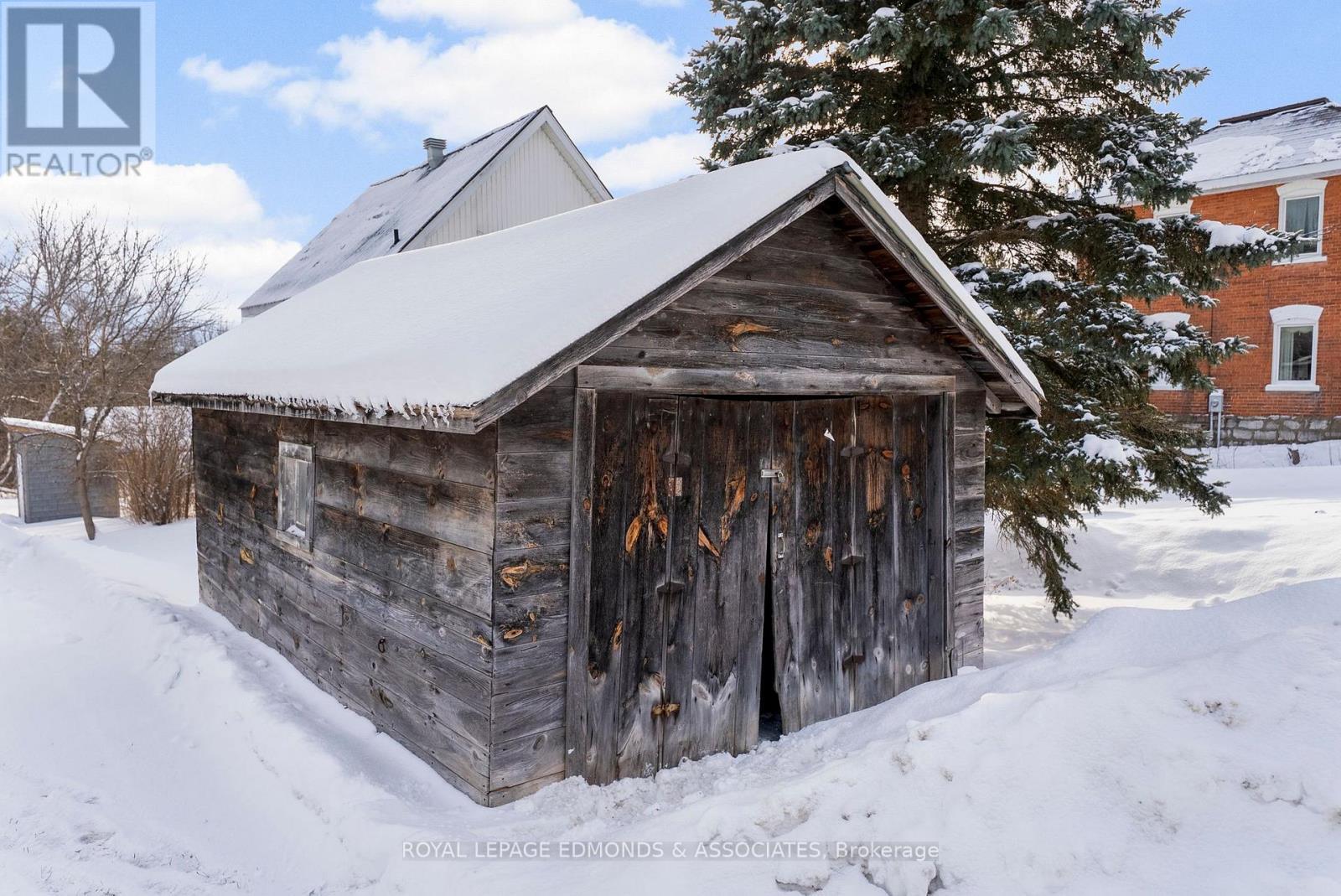 












107 BONNECHERE STREET E

,
Bonnechere Valley,




Ontario
K0J1T0

