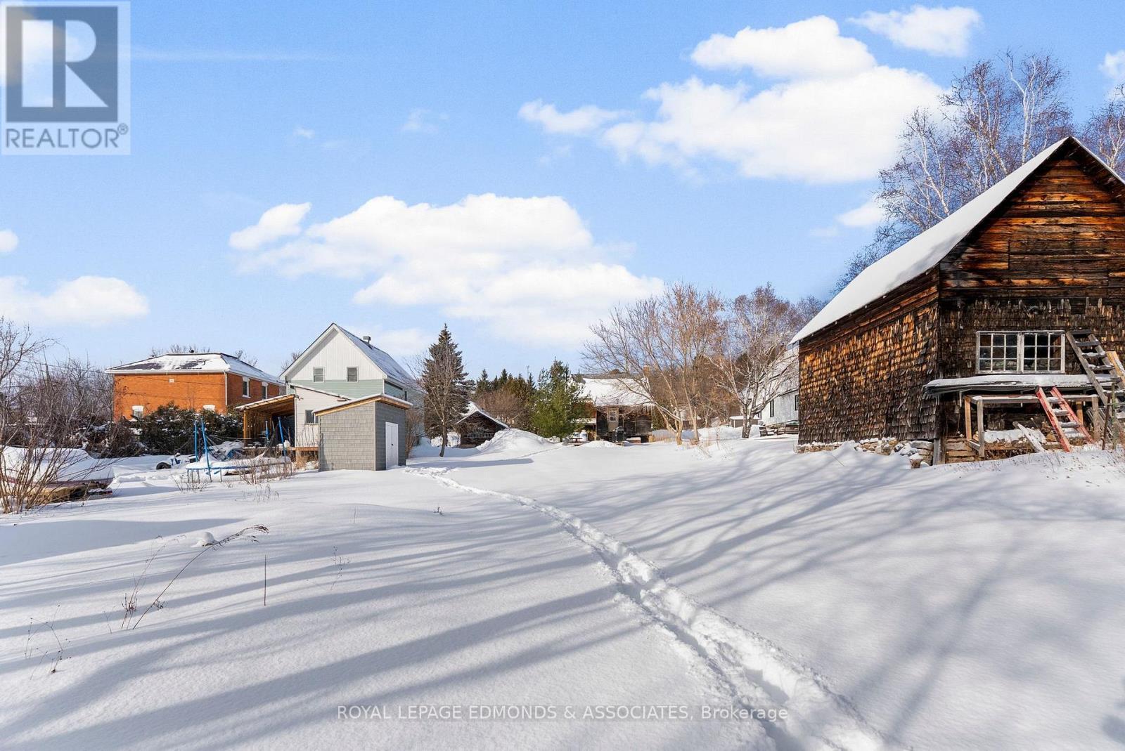 












107 BONNECHERE STREET E

,
Bonnechere Valley,




Ontario
K0J1T0

