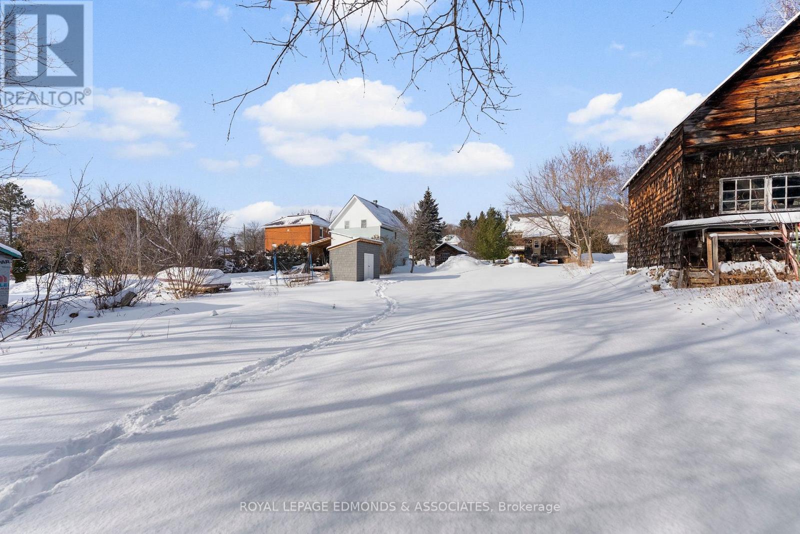 












107 BONNECHERE STREET E

,
Bonnechere Valley,




Ontario
K0J1T0

