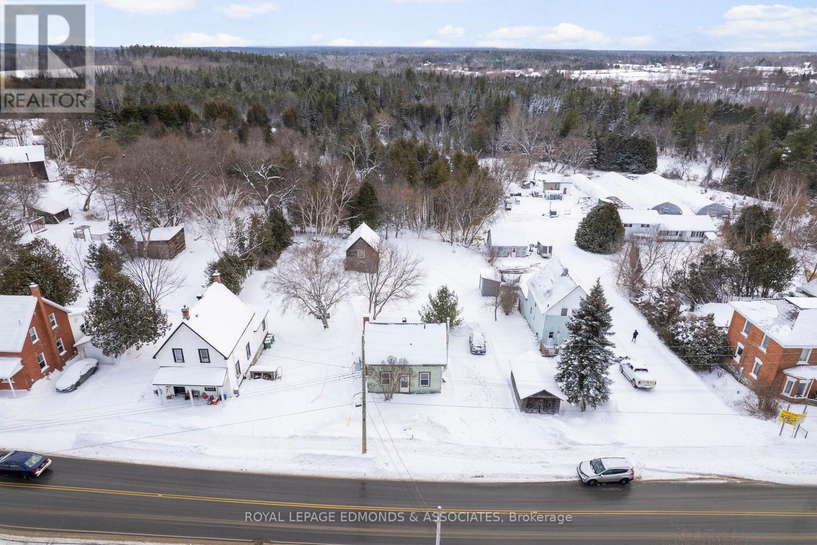 












107 BONNECHERE STREET E

,
Bonnechere Valley,




Ontario
K0J1T0

