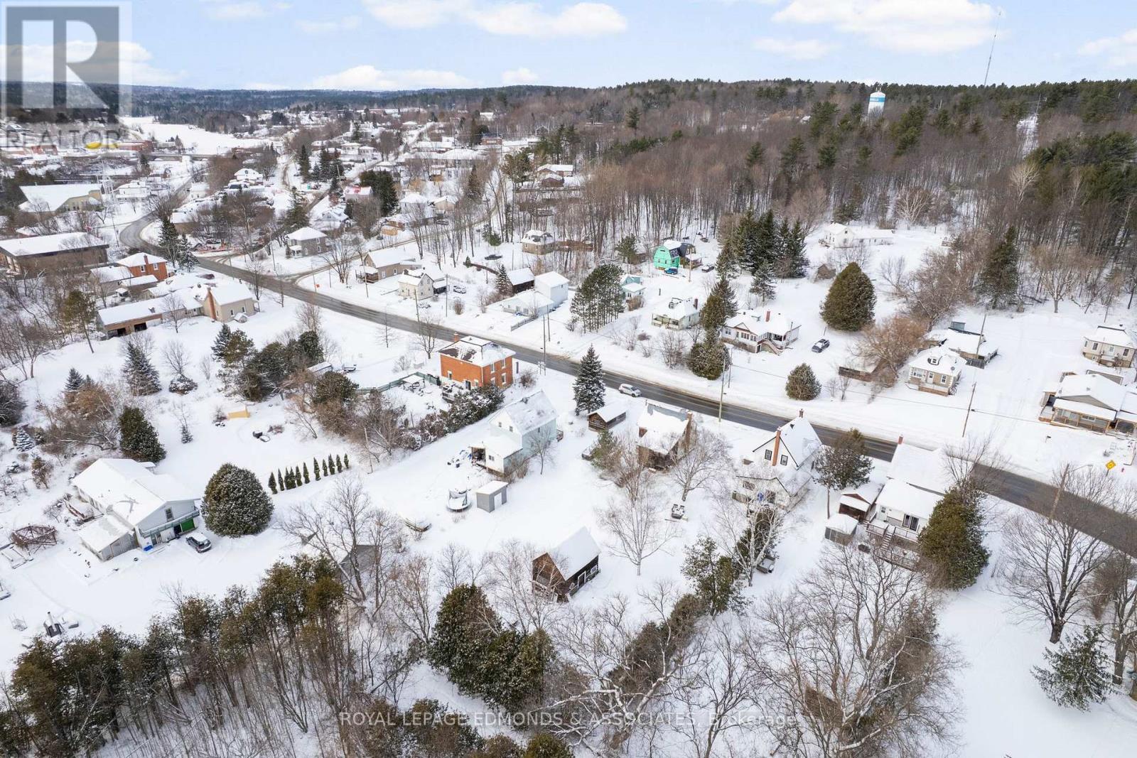 












107 BONNECHERE STREET E

,
Bonnechere Valley,




Ontario
K0J1T0

