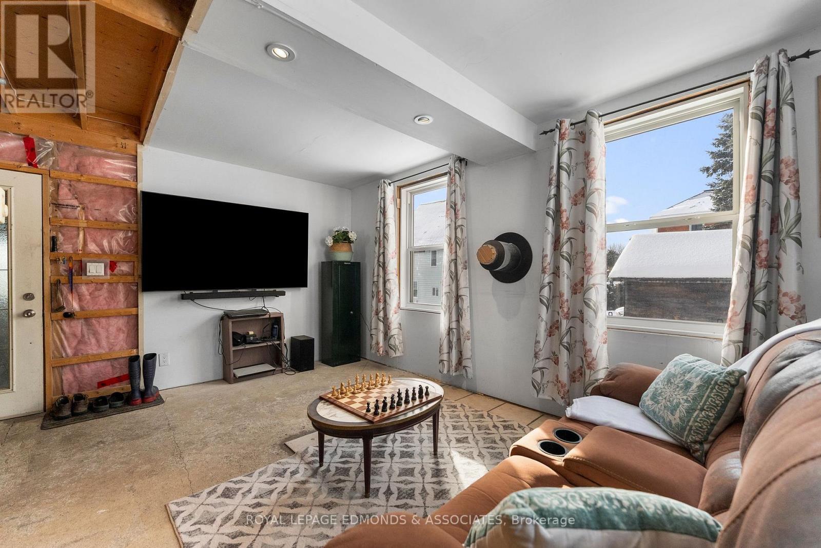 












107 BONNECHERE STREET E

,
Bonnechere Valley,




Ontario
K0J1T0

