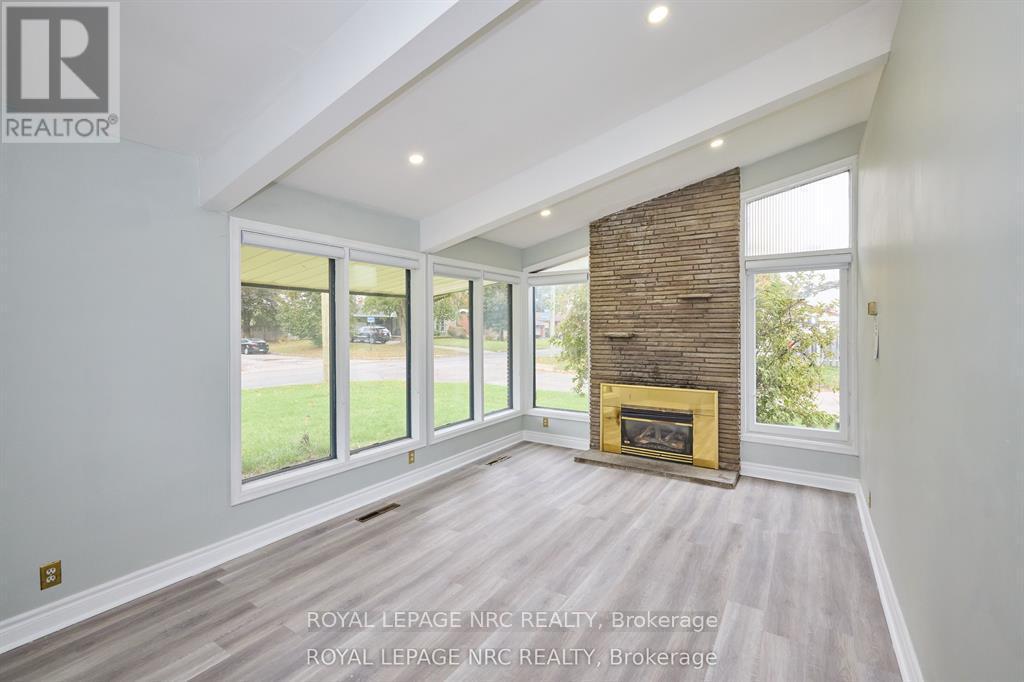 












6673 HUGGINS STREET

,
Niagara Falls (Stamford),




Ontario
L2J1H5

