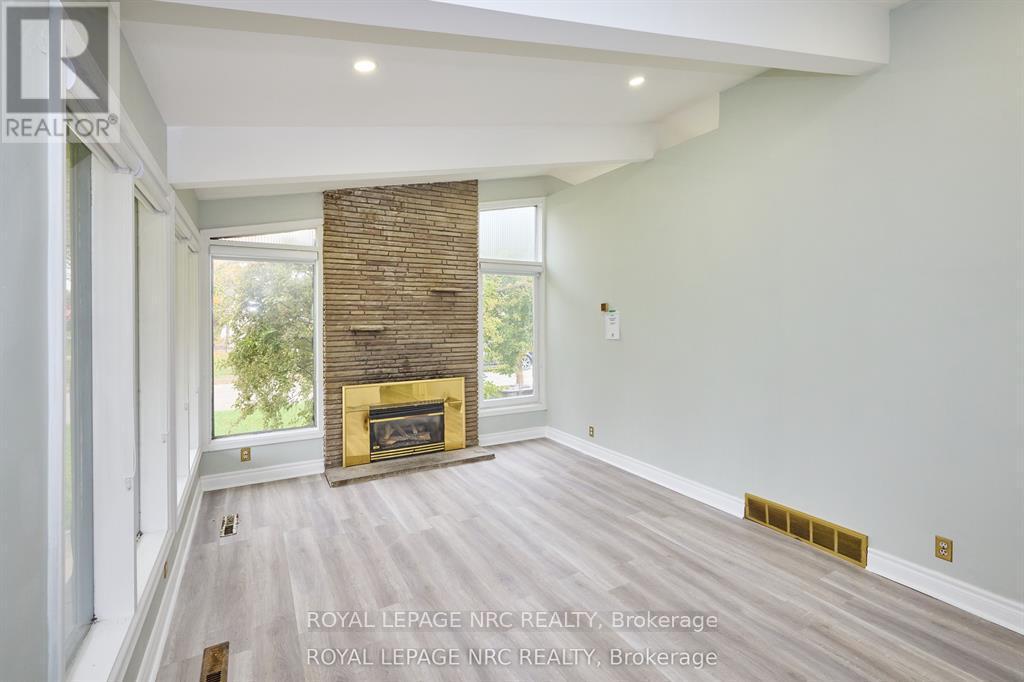 












6673 HUGGINS STREET

,
Niagara Falls (Stamford),




Ontario
L2J1H5

