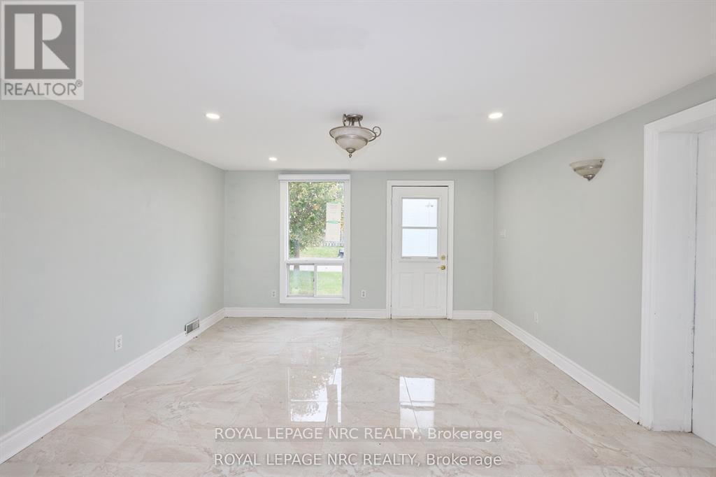 












6673 HUGGINS STREET

,
Niagara Falls (Stamford),




Ontario
L2J1H5

