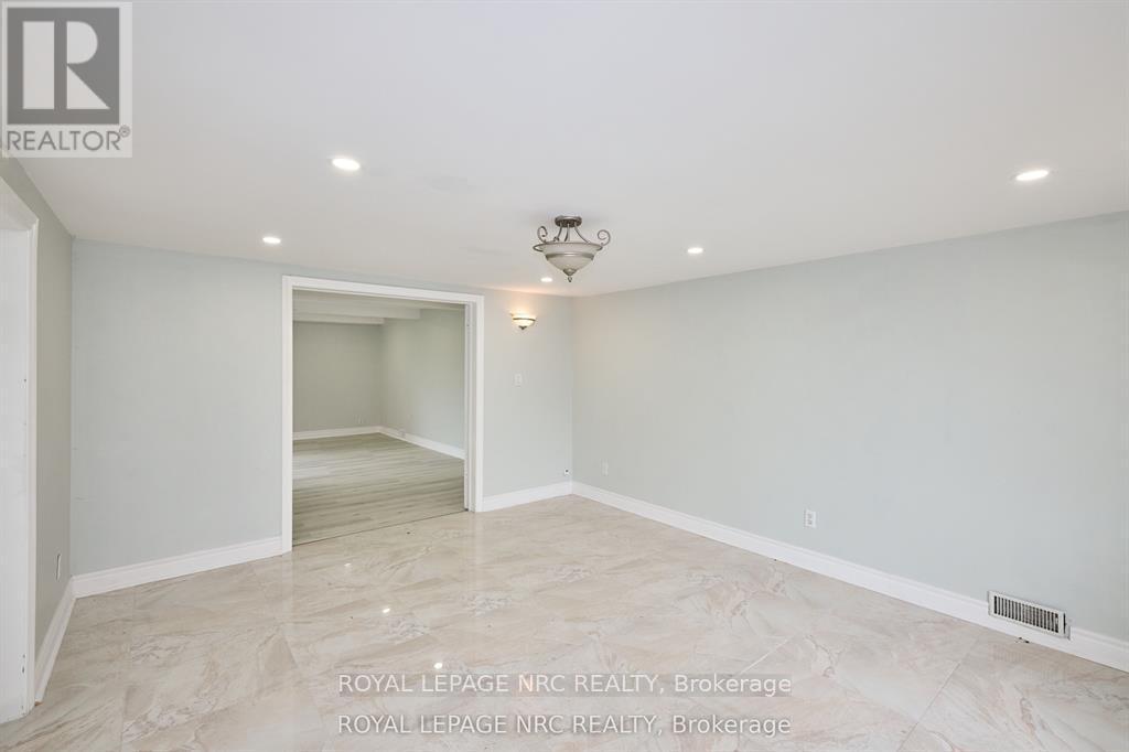 












6673 HUGGINS STREET

,
Niagara Falls (Stamford),




Ontario
L2J1H5

