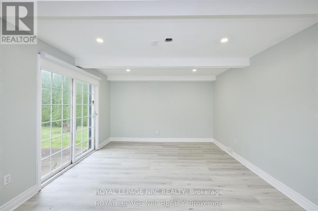 












6673 HUGGINS STREET

,
Niagara Falls (Stamford),




Ontario
L2J1H5

