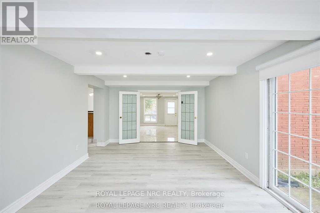 












6673 HUGGINS STREET

,
Niagara Falls (Stamford),




Ontario
L2J1H5

