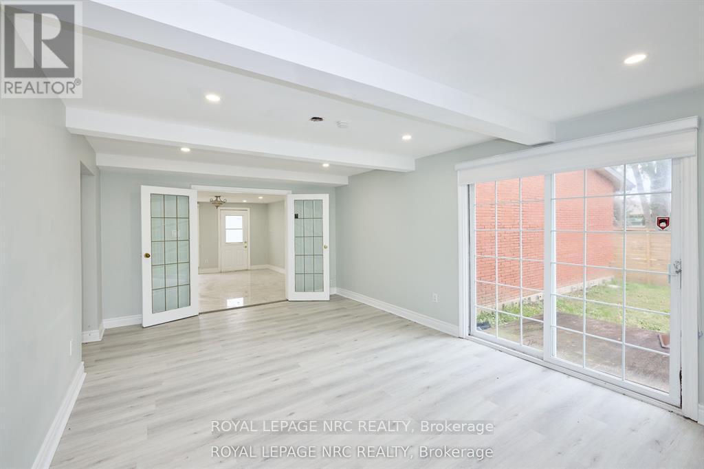 












6673 HUGGINS STREET

,
Niagara Falls (Stamford),




Ontario
L2J1H5

