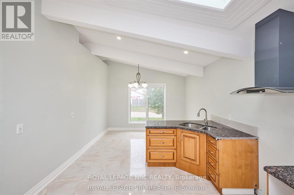 












6673 HUGGINS STREET

,
Niagara Falls (Stamford),




Ontario
L2J1H5

