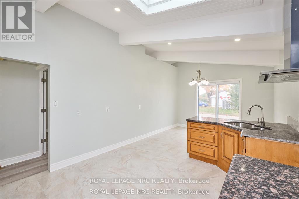 












6673 HUGGINS STREET

,
Niagara Falls (Stamford),




Ontario
L2J1H5

