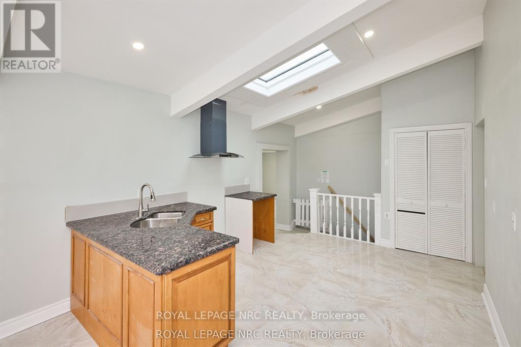 












6673 HUGGINS STREET

,
Niagara Falls (Stamford),




Ontario
L2J1H5

