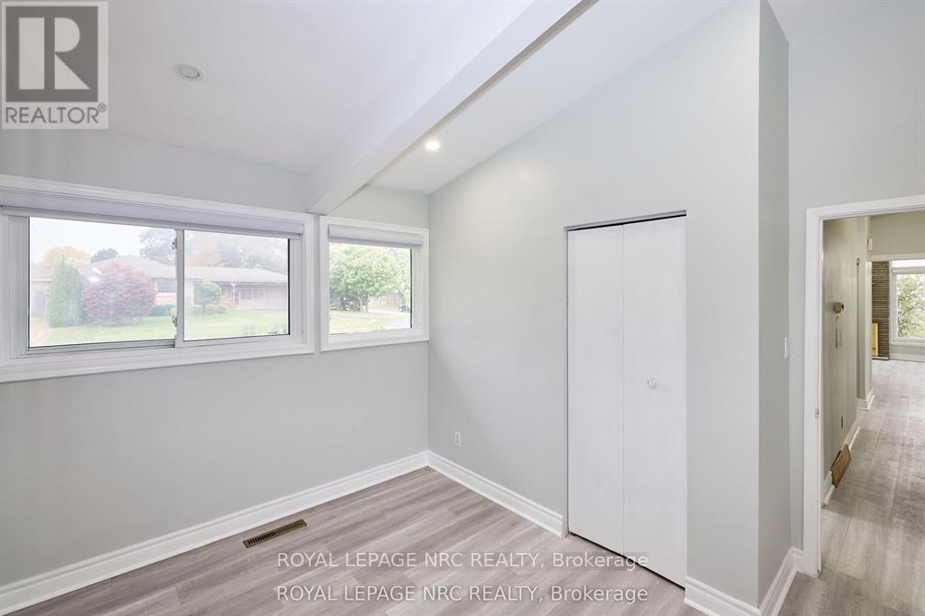 












6673 HUGGINS STREET

,
Niagara Falls (Stamford),




Ontario
L2J1H5

