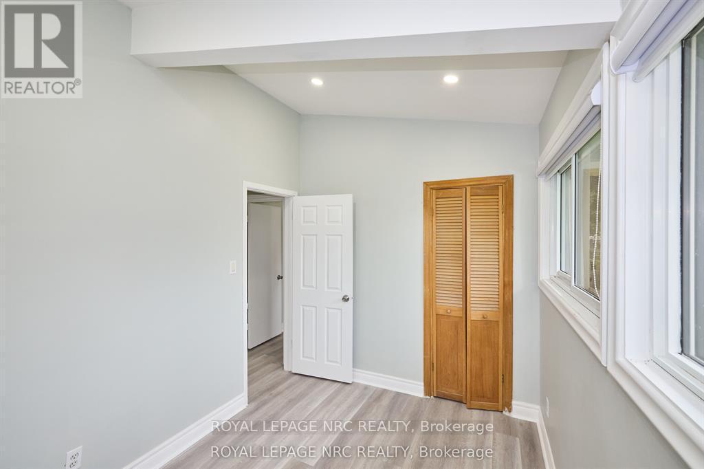 












6673 HUGGINS STREET

,
Niagara Falls (Stamford),




Ontario
L2J1H5

