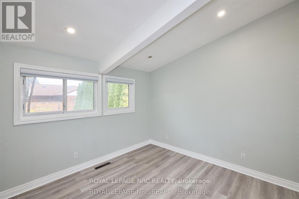 












6673 HUGGINS STREET

,
Niagara Falls (Stamford),




Ontario
L2J1H5

